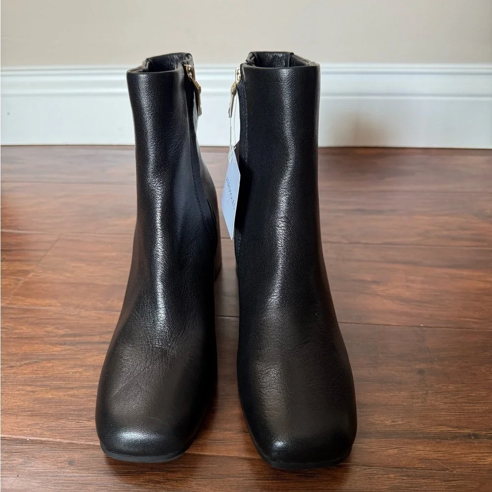 AEROSOLES NWT Ortona Black Ankle Boots with Gold Zippers &Block Heel -Size 5.5